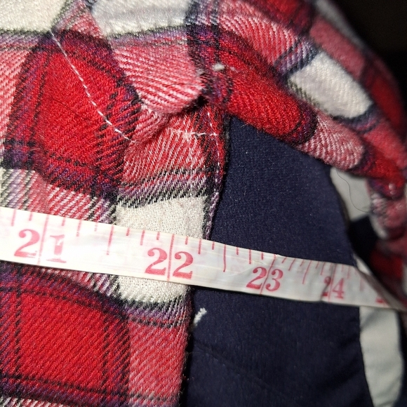 An Ocean Coast micro-flannel long sleeve button-down men's shirt in a medium. - Picture 5 of 7